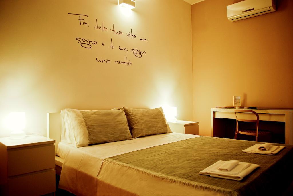Bed And Breakfast Charming House Barletta Szoba fotó
